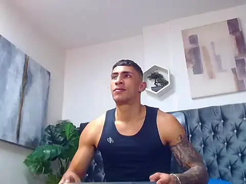 Snapshot of adrian_ray chatting on November 25, 6:08 pm adrian ray online show from November 25, 6:08 pm