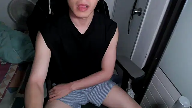 Snapshot of y610809yy chatting on April 25, 6:05 pm y610809yy online show from April 25, 6:05 pm