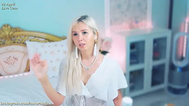 Amoramias online show from April 12, 5:51 pm