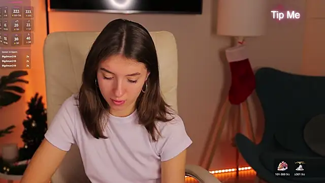 Snapshot of SweetVikki chatting on December 14, 8:30 am SweetVikki online show from December 14, 8:30 am