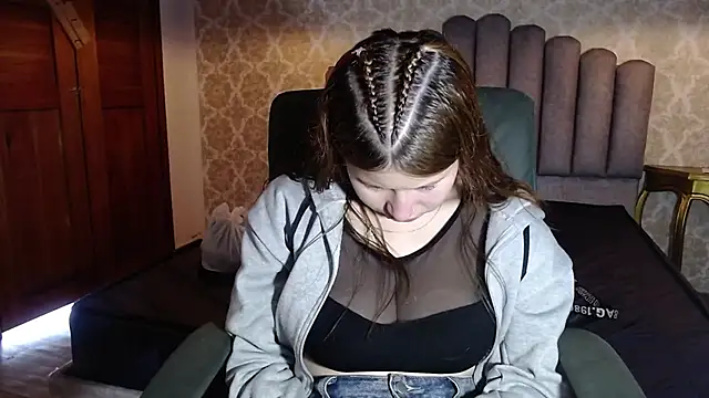 Olivia11  online show from October 11, 12:15 pm