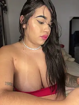 Snapshot of SofiaWildee chatting on May 16, 4:53 am SofiaWildee online show from May 16, 4:53 am