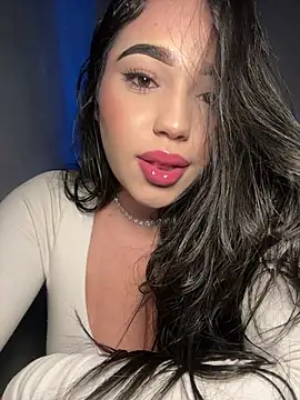 Snapshot of SofiaWildee chatting on June 4, 2:39 am SofiaWildee online show from June 4, 2:39 am