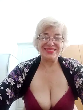 Snapshot of 52MiaLove02 chatting on June 15, 4:47 am 52MiaLove02 online show from June 15, 4:47 am