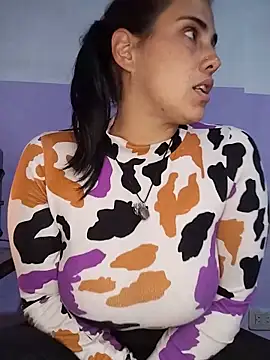 Snapshot of kariciasecreta chatting on May 18, 2:29 am kariciasecreta online show from May 18, 2:29 am