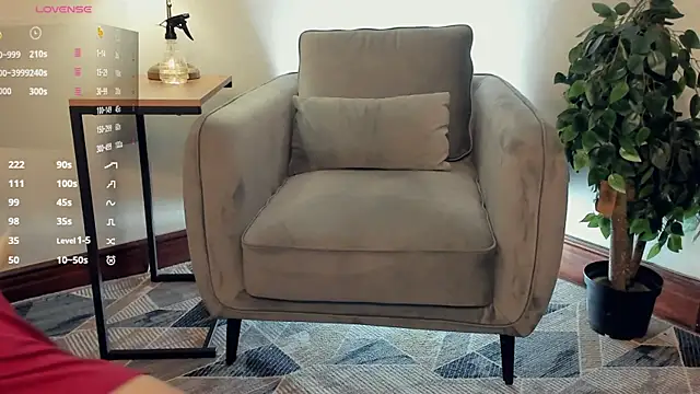 ErinBissonnette online show from October 31, 8:10 pm