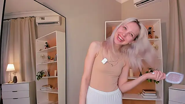 ErinBissonnette online show from April 18, 6:34 pm