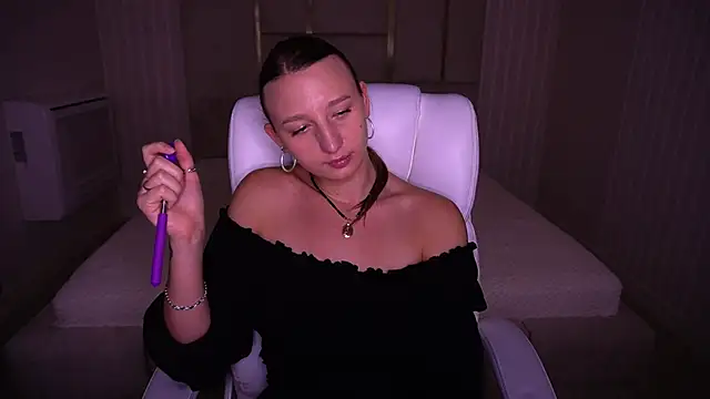 Snapshot of LioraFox chatting on November 26, 9:49 pm LioraFox online show from November 26, 9:49 pm