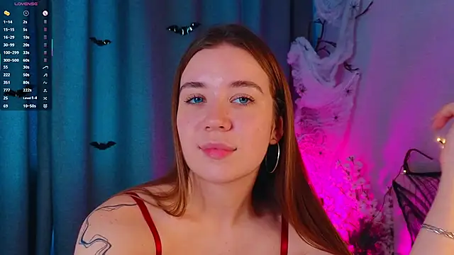 Snapshot of KarenGibbs chatting on October 31, 7:31 am KarenGibbs online show from October 31, 7:31 am