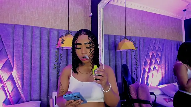 SkylerBloomm online show from April 21, 3:46 am