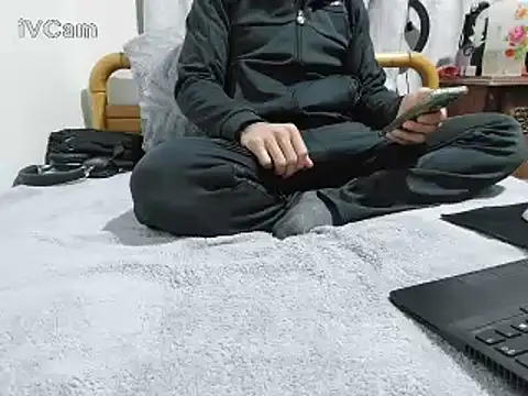 yazinyazin1 online show from January 10, 1:46 pm