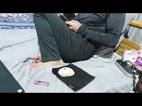 yazinyazin1 online show from February 12, 6:30 am