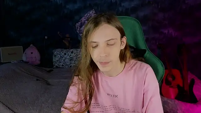 Snapshot of artass2 chatting on September 19, 5:57 pm artass2 online show from September 19, 5:57 pm