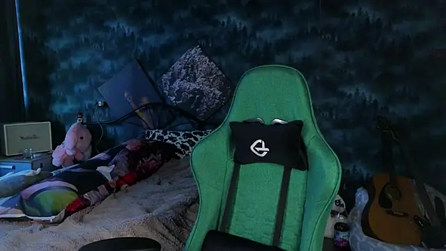 Snapshot of artass2 chatting on November 4, 1:10 pm artass2 online show from November 4, 1:10 pm