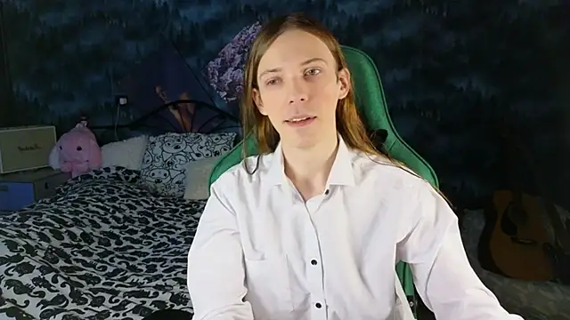 Snapshot of artass2 chatting on November 8, 6:40 pm artass2 online show from November 8, 6:40 pm