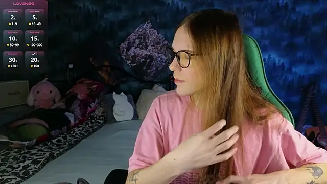 Snapshot of artass2 chatting on November 17, 6:57 pm artass2 online show from November 17, 6:57 pm