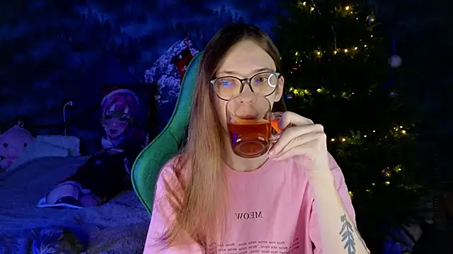 Snapshot of artass2 chatting on December 14, 12:49 am artass2 online show from December 14, 12:49 am