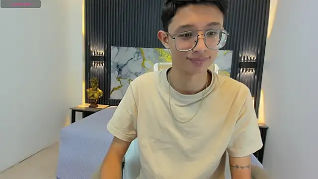 SantiagoRusso18 online show from September 19, 12:39 pm