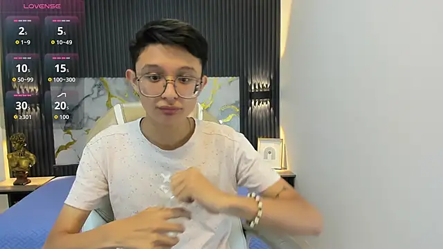 SantiagoRusso18 online show from September 30, 12:32 pm