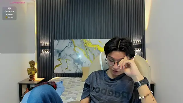 SantiagoRusso18 online show from December 2, 2:50 am