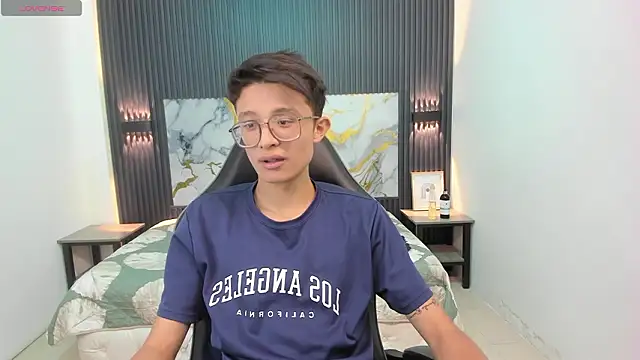 SantiagoRusso18 online show from February 23, 7:44 pm