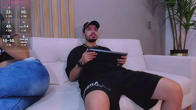 Snapshot of aronandluna chatting on October 10, 2:27 pm aronandluna online show from October 10, 2:27 pm