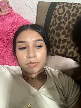 Snapshot of yurileth chatting on October 26, 7:47 am yurileth online show from October 26, 7:47 am