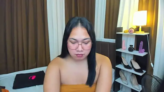 TsUncutKaren online show from October 11, 5:17 am