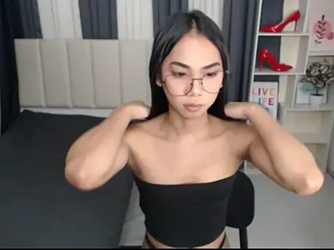 Snapshot of PetiteAsianYuki chatting on October 22, 5:30 am PetiteAsianYuki online show from October 22, 5:30 am