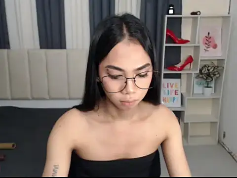 Snapshot of PetiteAsianYuki chatting on October 27, 5:22 am PetiteAsianYuki online show from October 27, 5:22 am