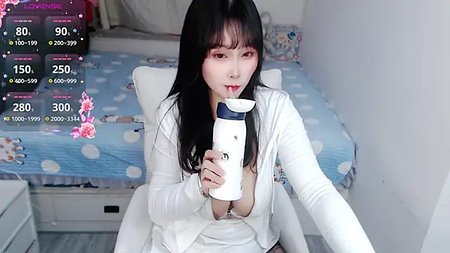 Snapshot of Luer_Luer chatting on November 27, 12:51 pm Luer Luer online show from November 27, 12:51 pm