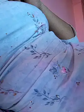 Snapshot of ariya-03 chatting on November 18, 6:18 am ariya-03 online show from November 18, 6:18 am