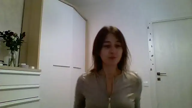 Snapshot of Avenique chatting on October 5, 8:40 pm Avenique online show from October 5, 8:40 pm