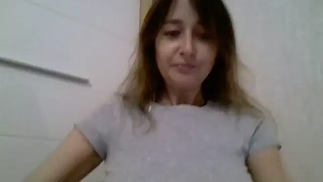 Snapshot of Avenique chatting on October 8, 3:53 pm Avenique online show from October 8, 3:53 pm