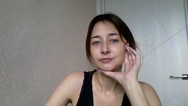 Snapshot of Avenique chatting on October 9, 1:20 pm Avenique online show from October 9, 1:20 pm