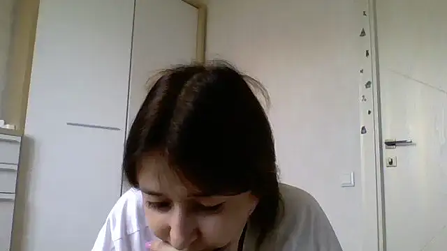 Snapshot of Avenique chatting on October 11, 11:42 am Avenique online show from October 11, 11:42 am