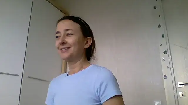 Snapshot of Avenique chatting on October 15, 10:15 am Avenique online show from October 15, 10:15 am