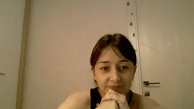 Snapshot of Avenique chatting on October 17, 10:01 pm Avenique online show from October 17, 10:01 pm