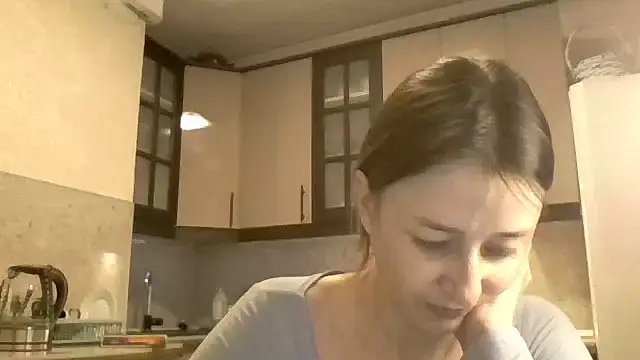 Snapshot of Avenique chatting on October 24, 10:28 pm Avenique online show from October 24, 10:28 pm