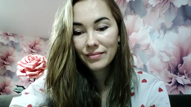 Snapshot of Sovaee chatting on October 5, 6:39 pm Sovaee online show from October 5, 6:39 pm