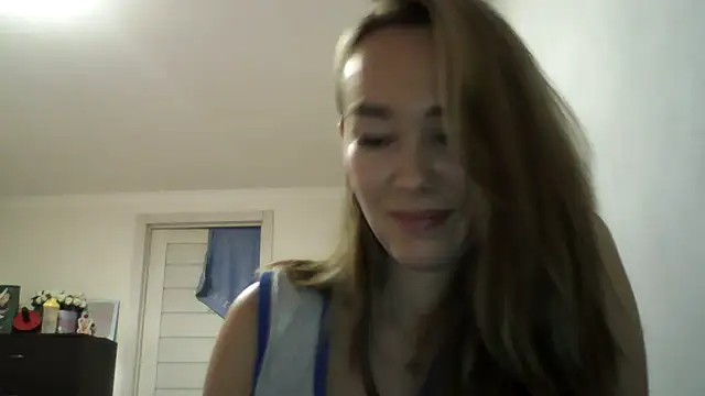 Snapshot of Sovaee chatting on October 10, 4:50 pm Sovaee online show from October 10, 4:50 pm