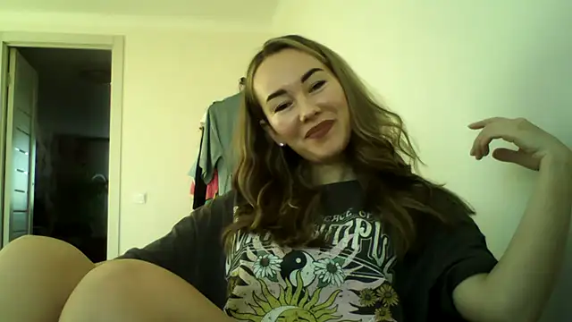 Snapshot of Sovaee chatting on October 15, 10:59 am Sovaee online show from October 15, 10:59 am