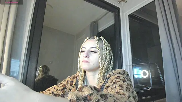 Snapshot of Ella_Vee chatting on October 26, 4:07 am Ella Vee online show from October 26, 4:07 am