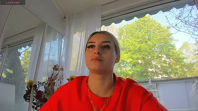 Ella Vee online show from April 23, 5:19 am