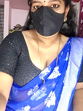 luci-queen online show from April 18, 3:10 am