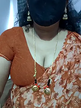 luci-queen online show from April 20, 7:55 am