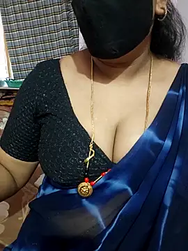 luci-queen online show from April 22, 7:22 am