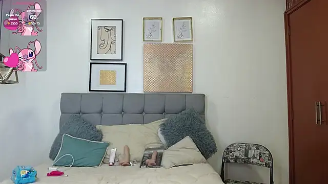  naomi s online show from December 18, 2:23 pm