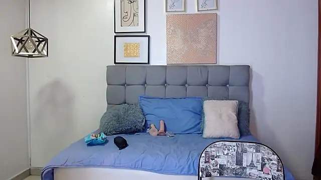  naomi s online show from April 4, 1:19 pm