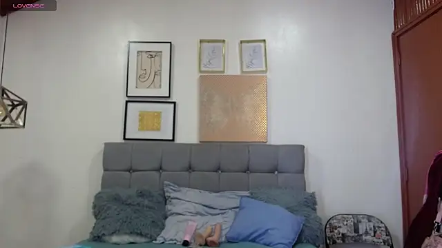  naomi s online show from April 18, 1:37 pm